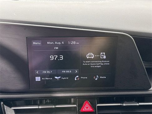 Used 2024 Kia Niro LX image 11