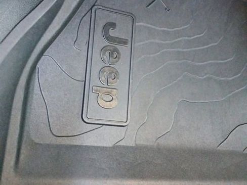 Used 2022 Jeep Gladiator Sport image 39