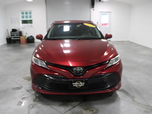 Used 2018 Toyota Camry LE FWD image 3