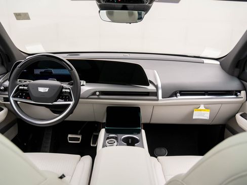 New 2026 Cadillac Vistiq Luxury w/ LPO, Floor Liner Package AWD/4WD image 10