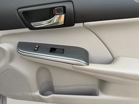 Used 2012 Toyota Camry XLE w/ Leather Pkg image 22