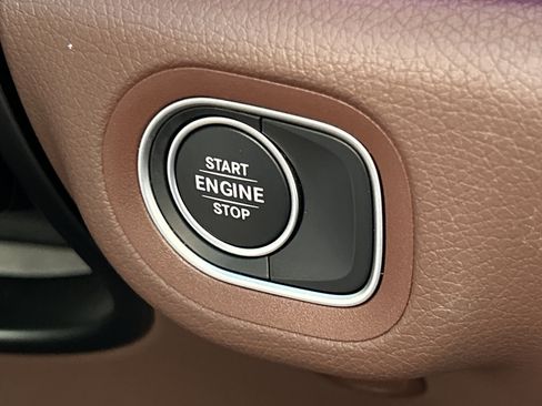 Certified 2025 Mercedes-Benz GLE 450e 4MATIC image 40