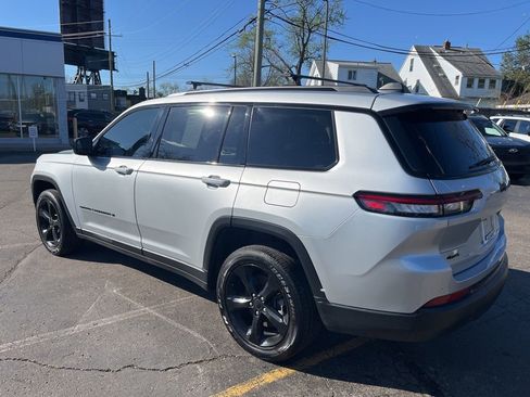 Used 2023 Jeep Grand Cherokee L Laredo image 7