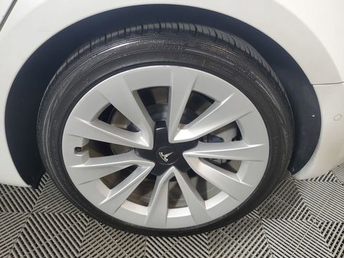 Used 2021 Tesla Model 3 Standard Range Plus image 9