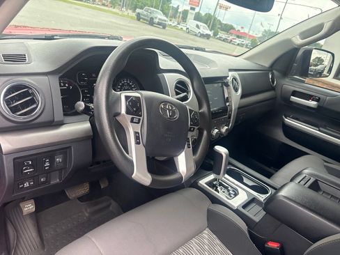 Used 2020 Toyota Tundra SR5 w/ SR5 Upgrade Package AWD/4WD image 4