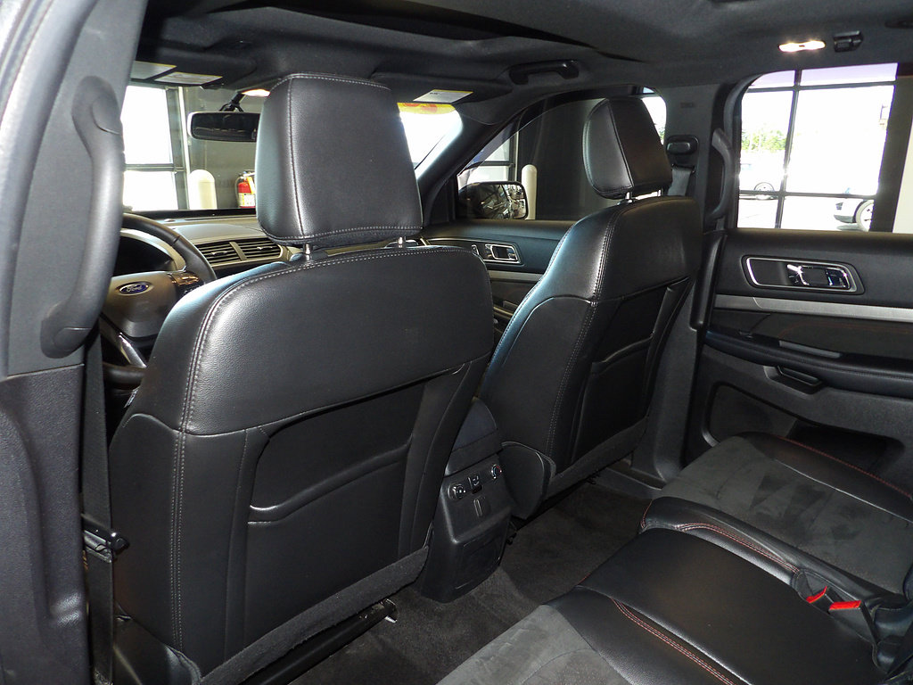 Used 2018 Ford Explorer XLT w/ Equipment Group 202A FWD image 23