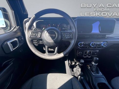 Used 2024 Jeep Wrangler Unlimited w/ Convenience Group AWD/4WD image 5