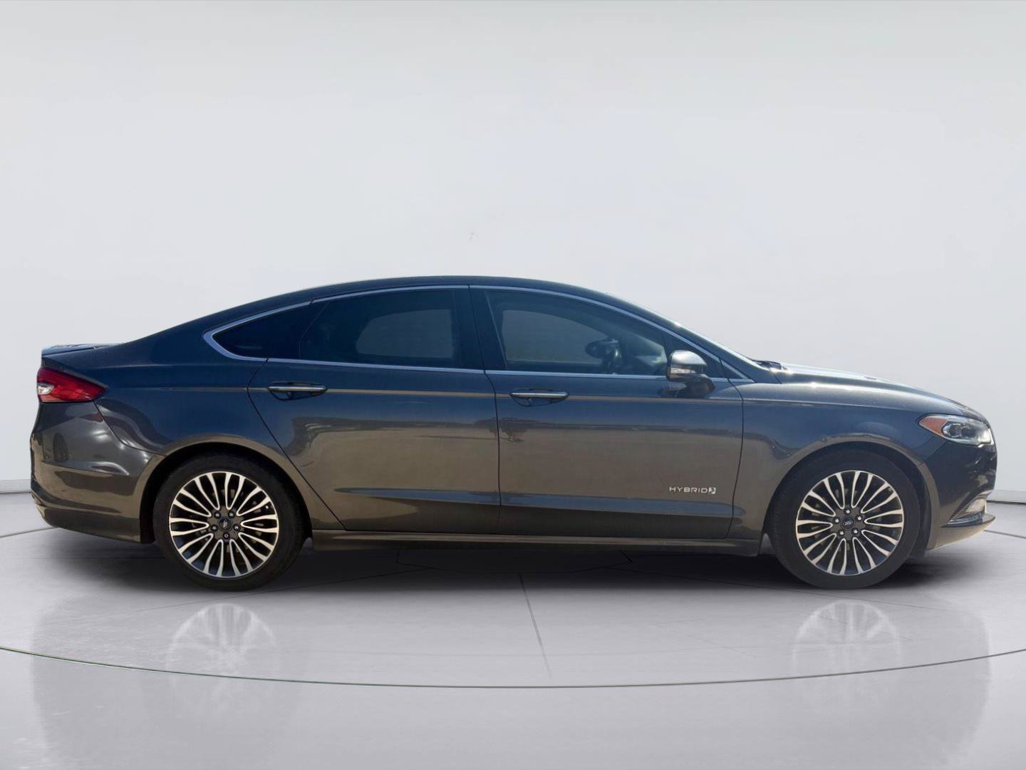 Used 2017 Ford Fusion Titanium FWD image 2