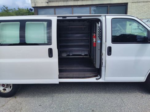 Used 2016 GMC Savana 3500 Extended image 18