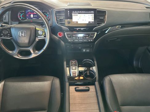 Used 2019 Honda Pilot Touring image 3