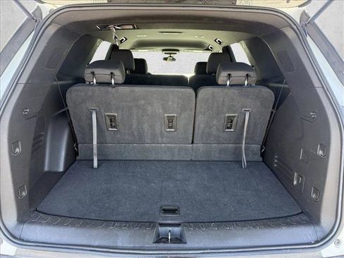 Used 2023 Chevrolet Traverse LT image 7