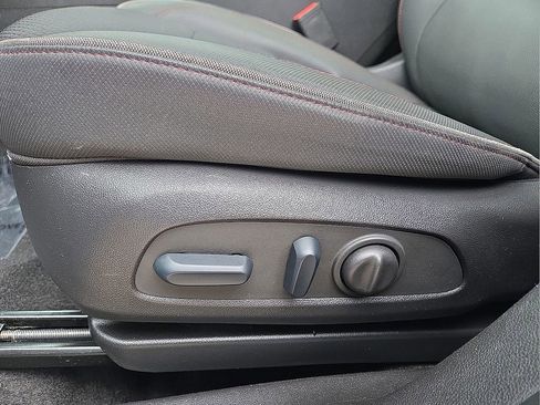 Used 2023 Chevrolet TrailBlazer RS w/ Sun and Liftgate Package image 21