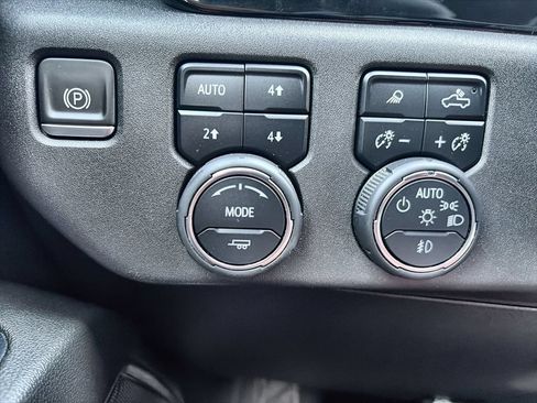 Certified 2023 Chevrolet Silverado 1500 LT Trail Boss w/ LT Trail Boss Premium Package AWD/4WD image 18