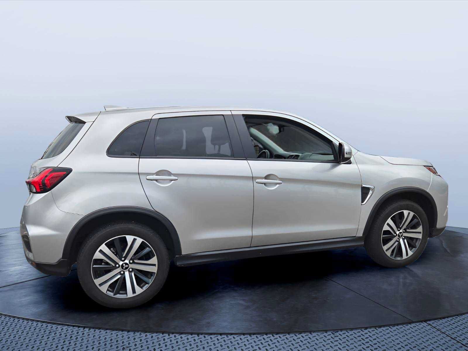 Used 2024 Mitsubishi Outlander Sport SE AWD/4WD image 3