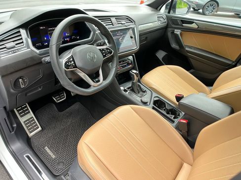 Used 2024 Volkswagen Tiguan SE R-Line AWD/4WD image 10