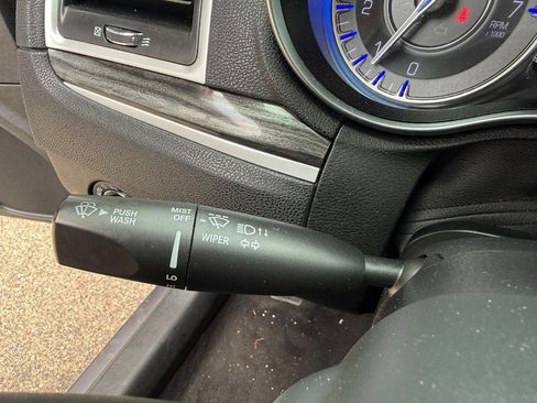 Used 2016 Chrysler 300 Limited image 21