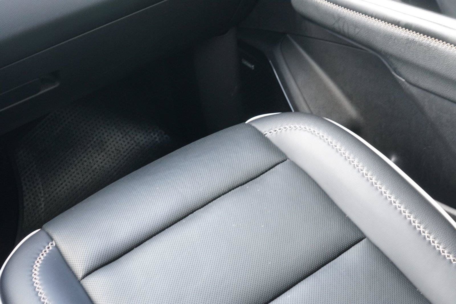 Used 2025 GMC Acadia Denali w/ LPO, Floor Liner Package FWD image 26