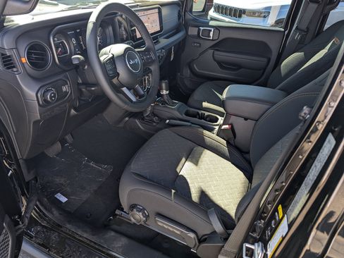 New 2025 Jeep Gladiator Mojave w/ Safety Group image 9