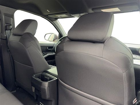 Used 2025 Toyota Tacoma SR image 41