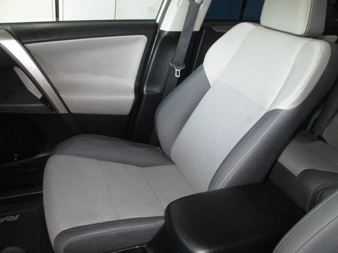Used 2014 Toyota RAV4 XLE AWD/4WD image 8