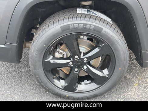 Used 2021 Jeep Grand Cherokee L Laredo AWD/4WD image 17