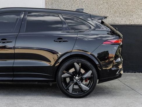 Used 2025 Jaguar F-PACE SVR AWD/4WD image 17