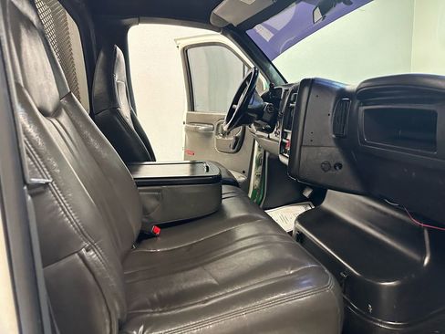 Used 2005 GMC TopKick C4500 4x4 Regular Cab image 15