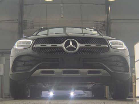 Used 2022 Mercedes-Benz GLC 300 4MATIC w/ AMG Line image 4