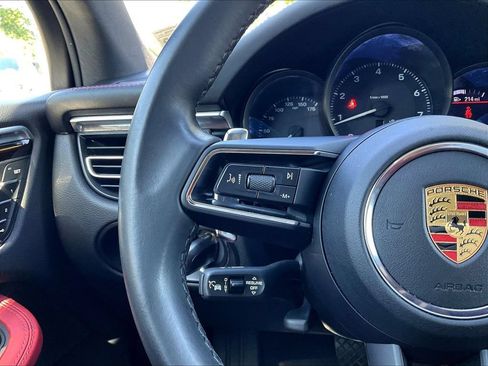 Used 2023 Porsche Macan AWD/4WD image 10