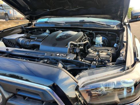 Used 2016 Toyota Tacoma SR5 w/ Towing Package RWD image 37