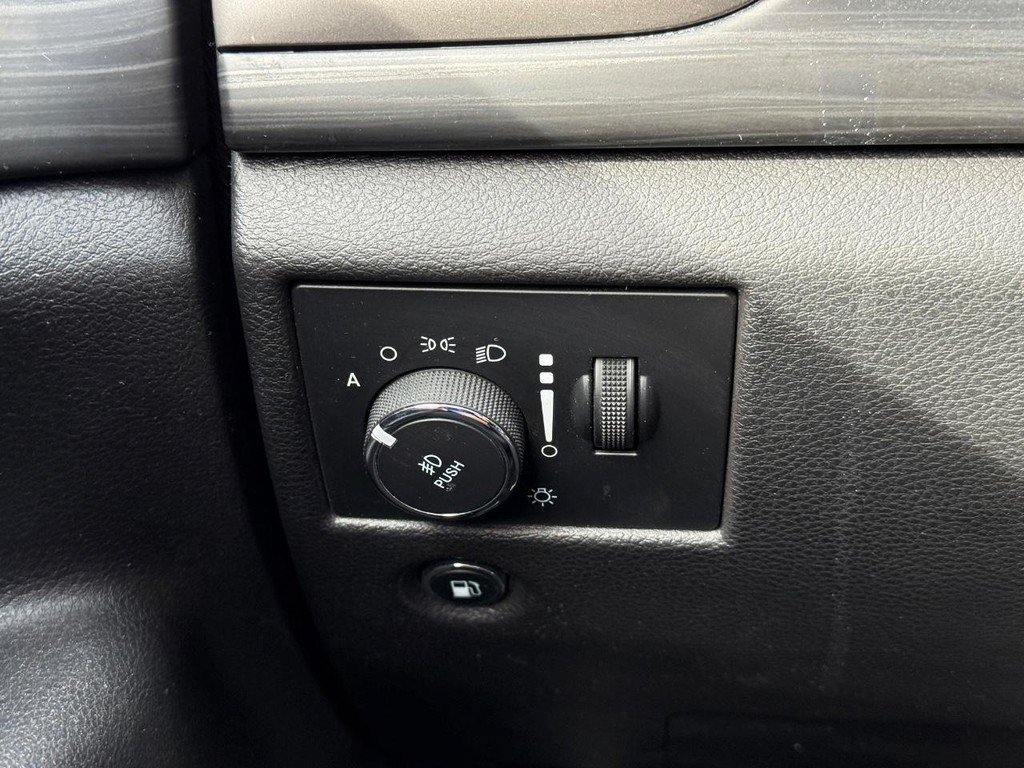 Used 2021 Jeep Grand Cherokee Laredo w/ Security & Convenience Group AWD/4WD image 20