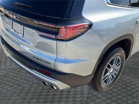 Used 2025 GMC Acadia Elevation image 11