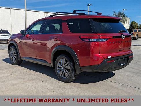 Used 2023 Nissan Pathfinder SV w/ Black Appearance Package image 7