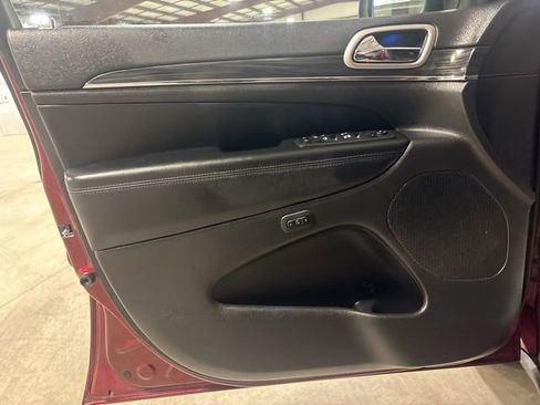 Used 2022 Jeep Grand Cherokee Limited image 15