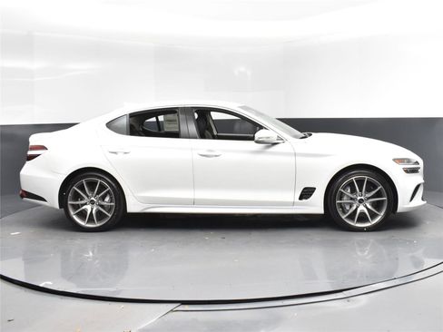 Used 2025 Genesis G70 2.5T image 4