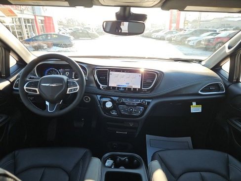 New 2026 Chrysler Pacifica Select image 25