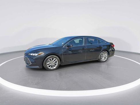 Certified 2022 Toyota Avalon XLE w/ Moonroof Package FWD image 4