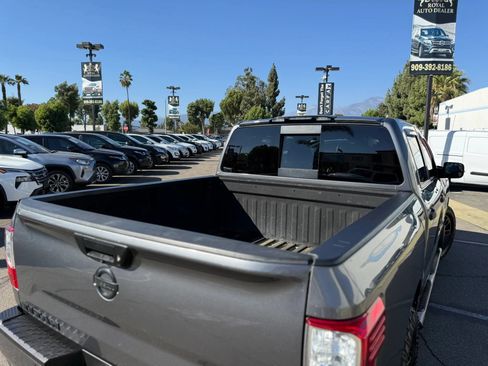 Used 2019 Nissan Titan SV w/ SV Convenience Package AWD/4WD image 11