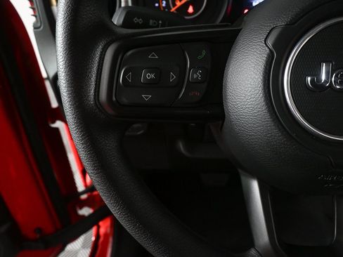 Used 2025 Jeep Gladiator Sport image 9