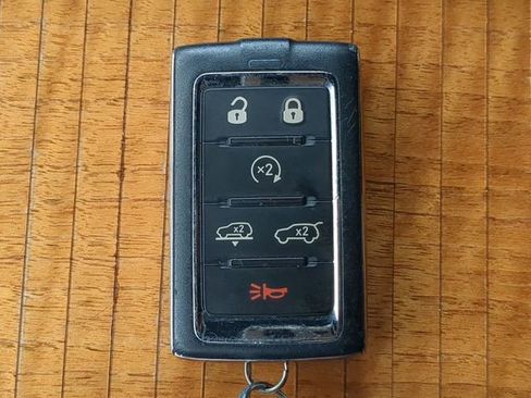 Used 2022 Jeep Grand Wagoneer Series III w/ Rear Seat Video Group 1 AWD/4WD image 38