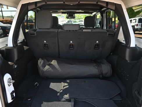 Used 2025 Jeep Wrangler Unlimited Sahara AWD/4WD image 32