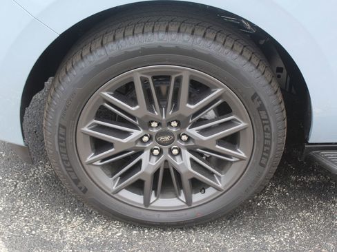 New 2026 Ford Expedition Platinum w/ Stealth Appearance Package AWD/4WD image 2
