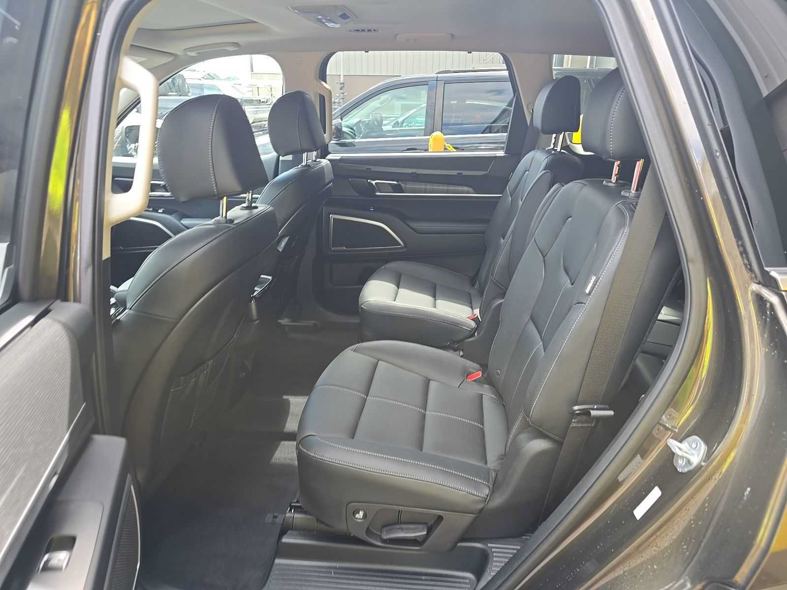 Used 2024 Kia Telluride EX w/ EX Captain's Chair Package AWD/4WD image 14