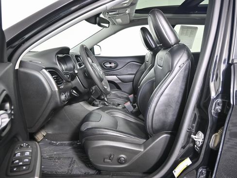 Used 2022 Jeep Cherokee Limited image 21