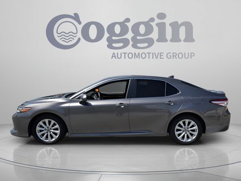 Used 2020 Toyota Camry LE FWD image 2