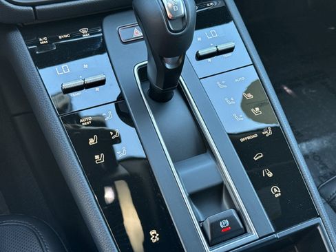 Certified 2026 Porsche Macan AWD/4WD image 25