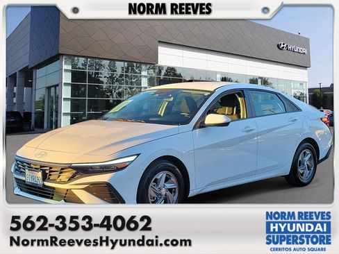 Certified 2025 Hyundai Elantra SE image 1