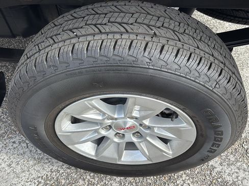 Used 2025 GMC Sierra 1500 SLE image 13