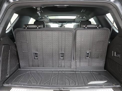 Used 2022 Chevrolet Tahoe RST w/ Luxury Package image 33