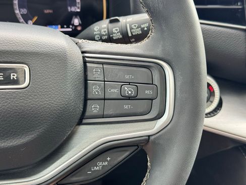 Used 2023 Jeep Wagoneer Series II image 32